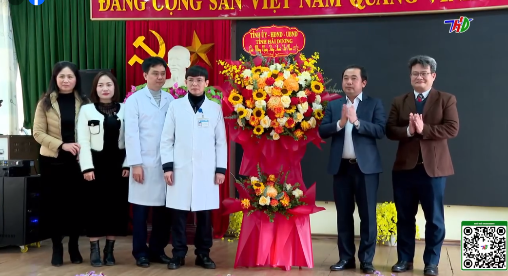 Bí thư Tỉnh ủy chúc mừng Ngày Thầy thuốc Việt Nam